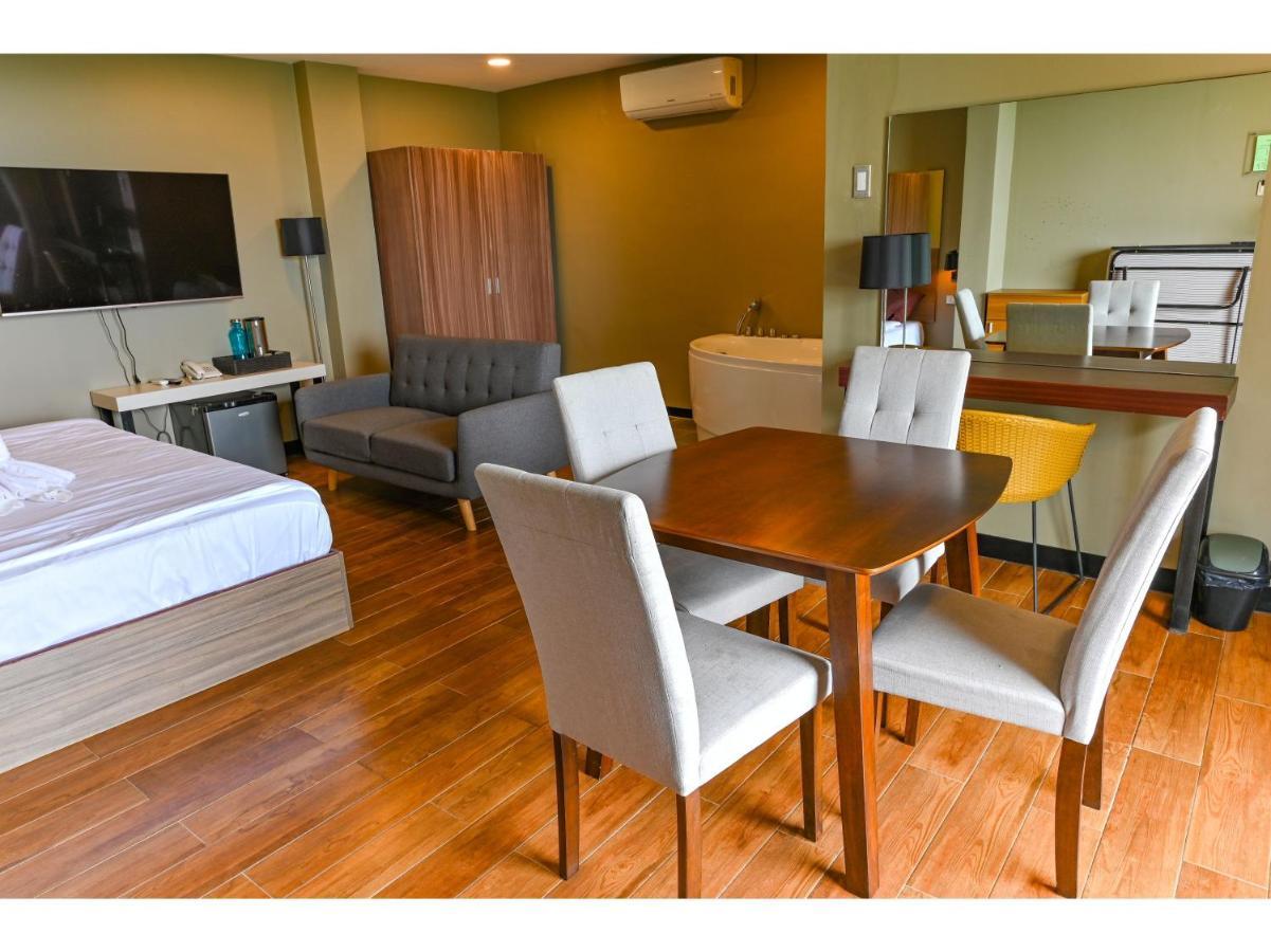 Capital O 890 Nami Hotel Tagaytay Tagaytay City Екстер'єр фото