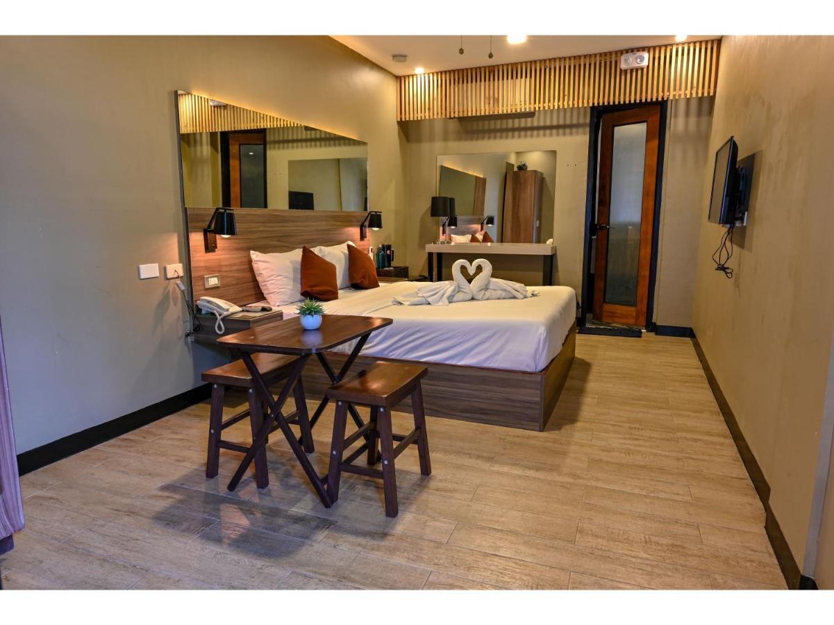 Capital O 890 Nami Hotel Tagaytay Tagaytay City Екстер'єр фото